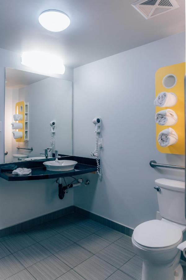 Motel 6 Airdrie Dış mekan fotoğraf
