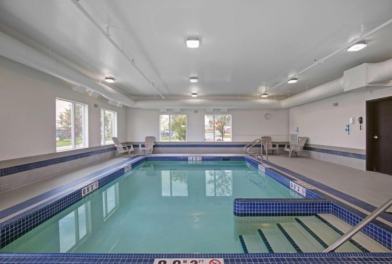 Motel 6 Airdrie Dış mekan fotoğraf