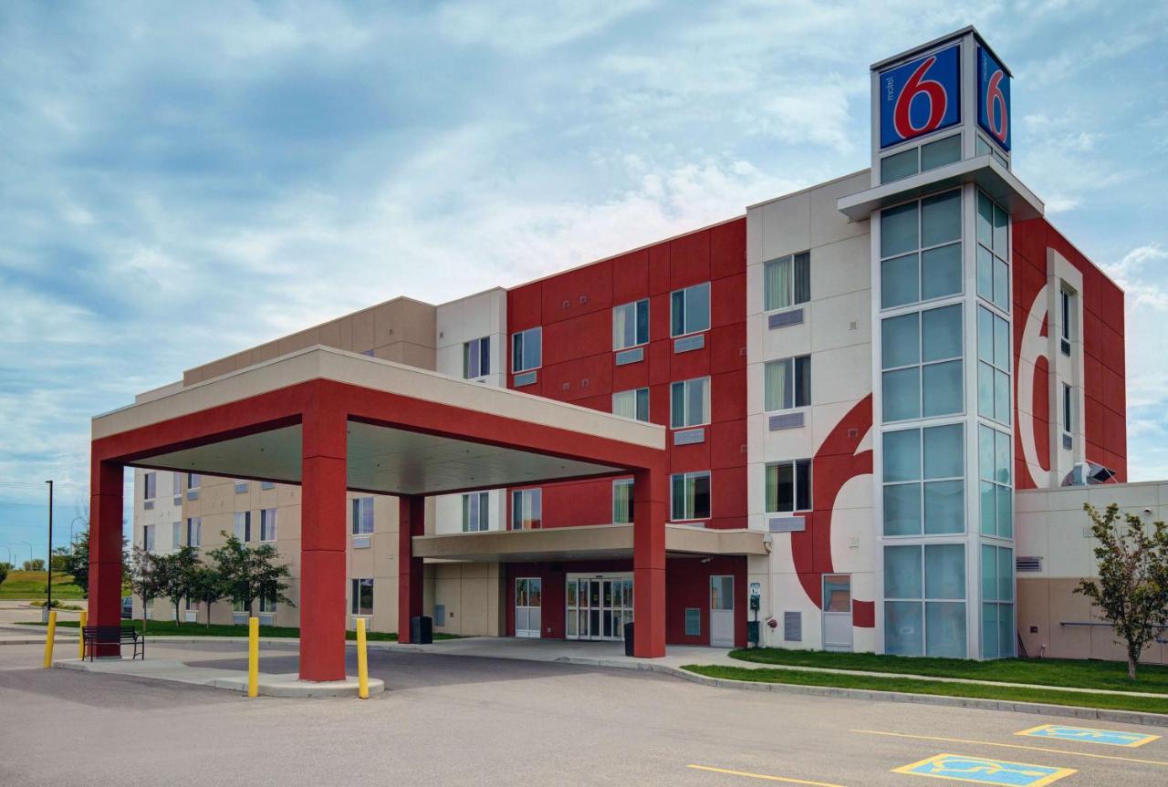 Motel 6 Airdrie Dış mekan fotoğraf