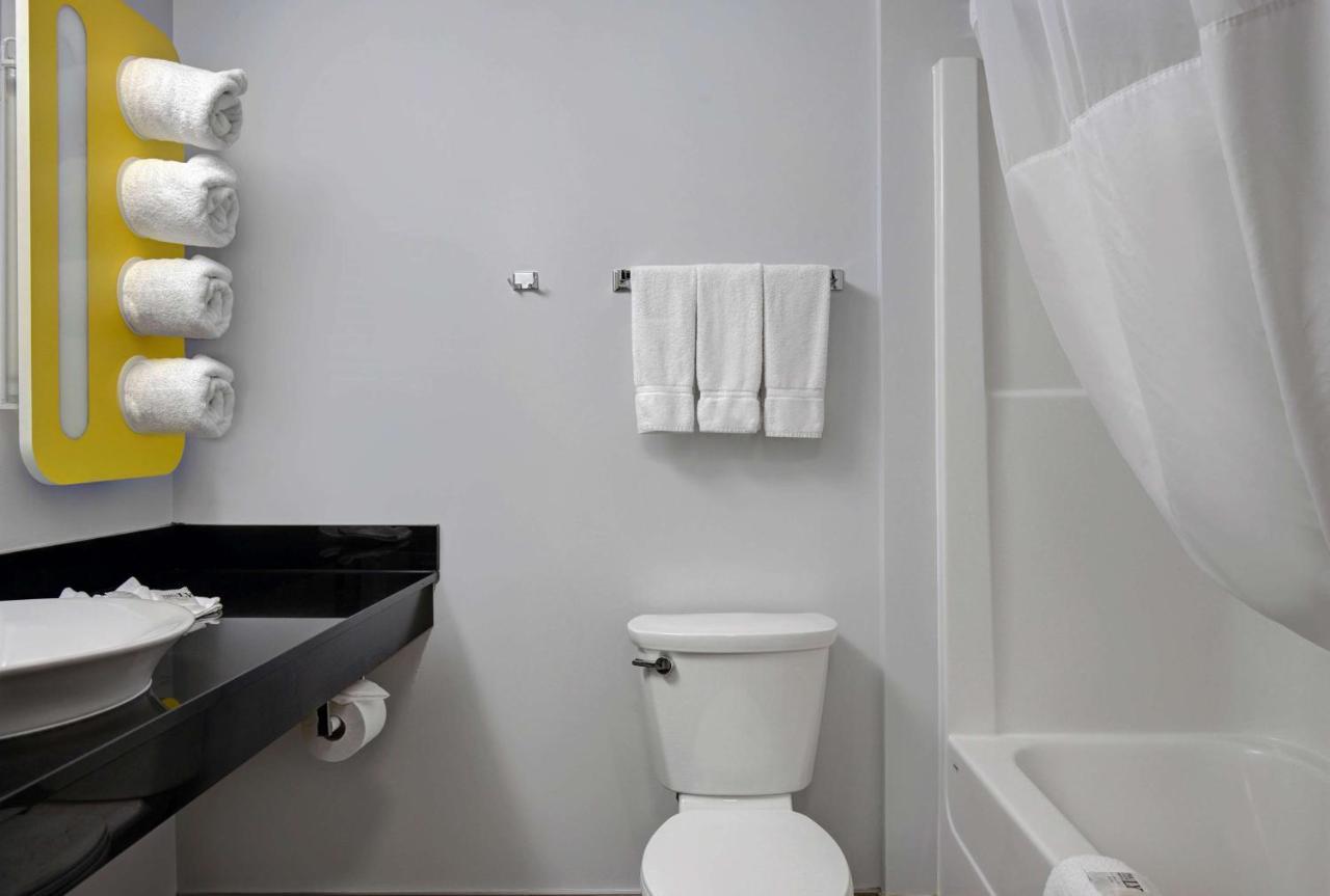 Motel 6 Airdrie Dış mekan fotoğraf