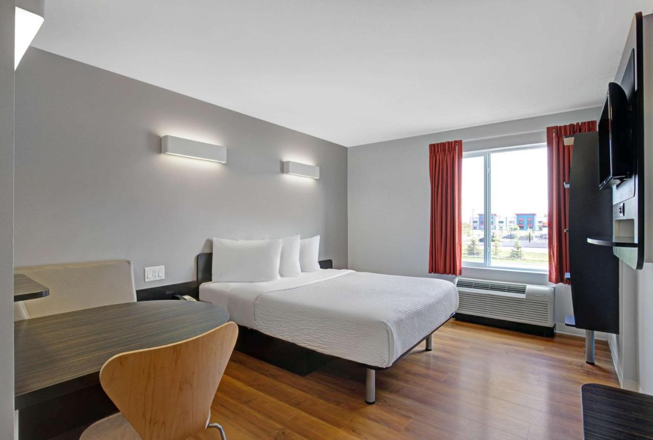 Motel 6 Airdrie Dış mekan fotoğraf
