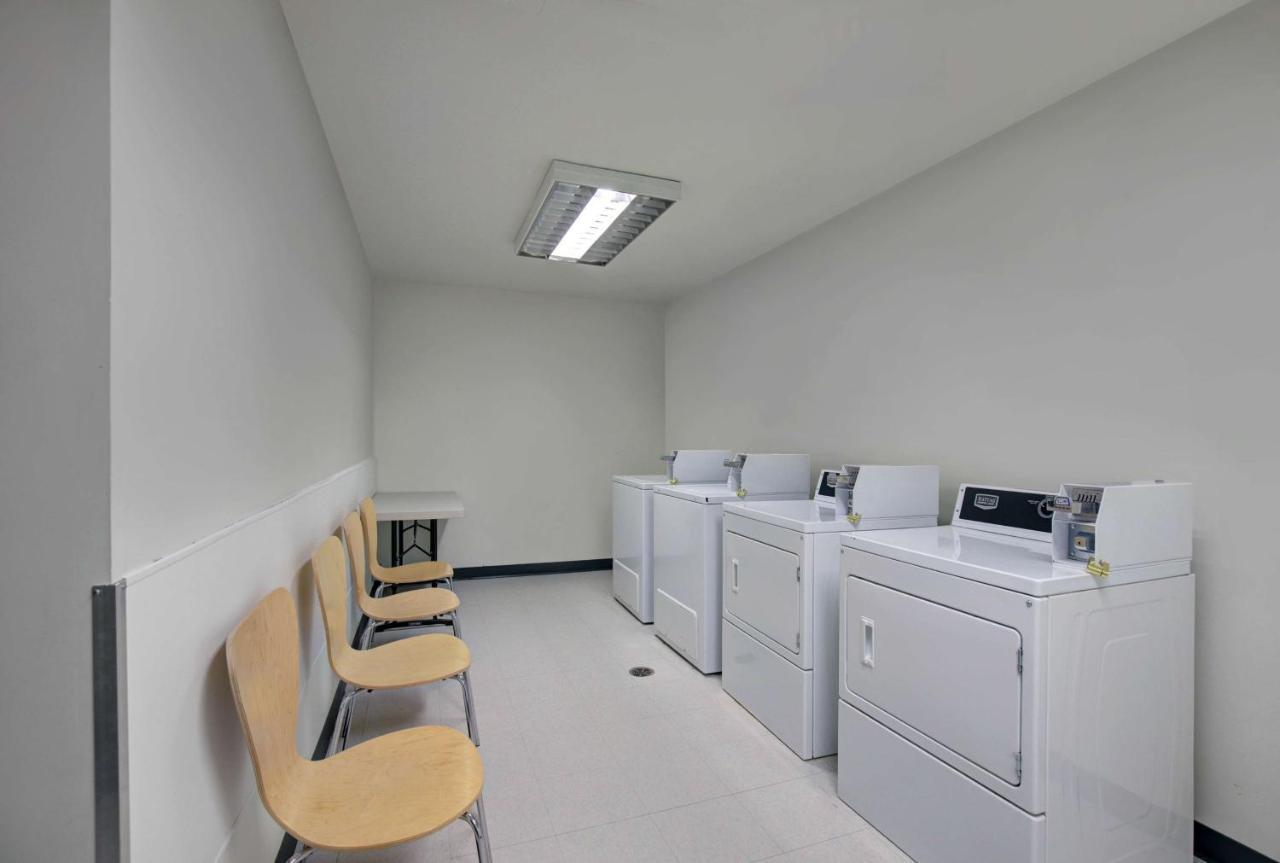 Motel 6 Airdrie Dış mekan fotoğraf