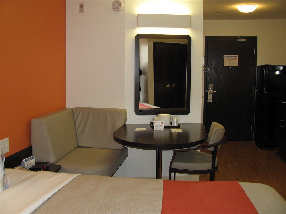 Motel 6 Airdrie Dış mekan fotoğraf